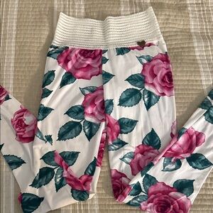 Cute Booty Lounge Rose Print Leggings with Knit Waistband